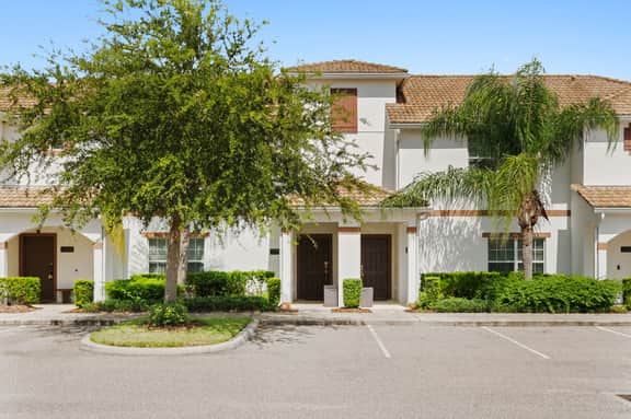 Townhome 4BR with Pool at Storey Lake - Image 5