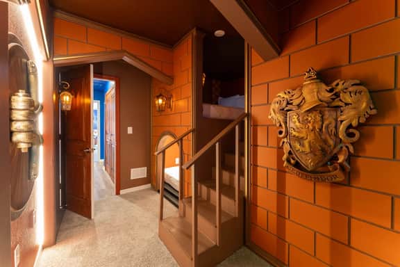 Unique Luxury Villa, Pool, Games and Themed Beds - Image 2
