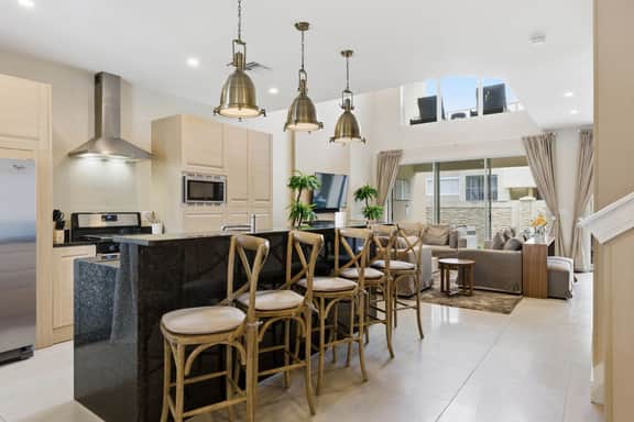 Upscale 3BR suites, Patio with BBQ & Jacuzzi - Image 4