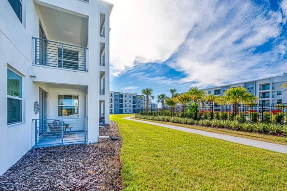 Urban Elegance - Modern Retreat - Image 2
