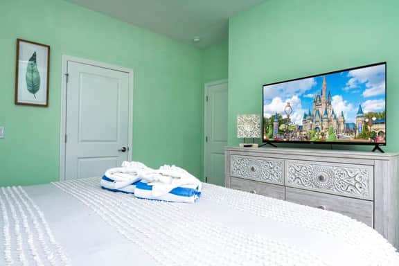 Vibrant, Themed Home, Prime Location - Image 5