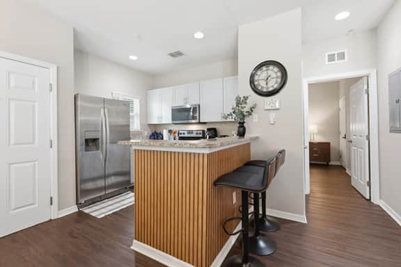 Beautiful Home, Themed Rooms, Prime Location - Image 5