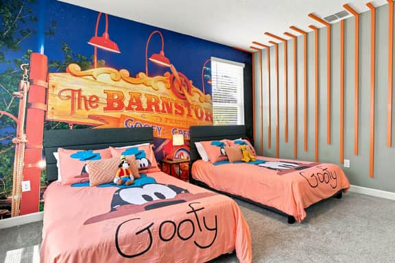 5BR Home, Private Pool, Chic Decor, Themed Rooms - Image 4