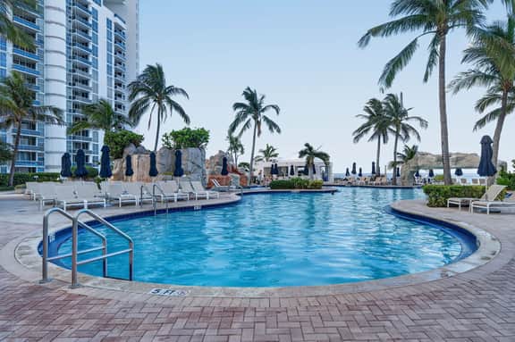 Luxury Beachfront Escape, Sunny Isles - Image 4
