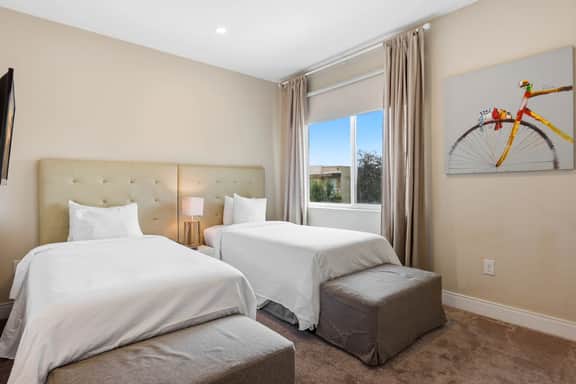 Stylish 4 Ensuite Home Near Disney, free BBQ grill - Image 4