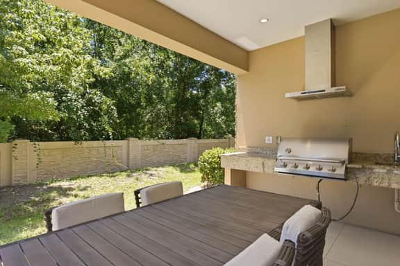 Stylish 4 Ensuite Home Near Disney, free BBQ grill - Image 2