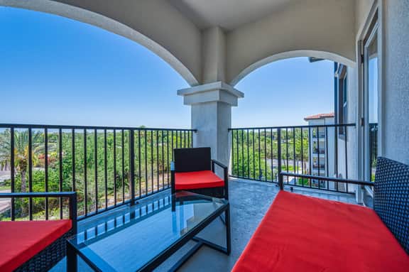 Spacious 3BR, Near Parks and Convention Center - Image 3