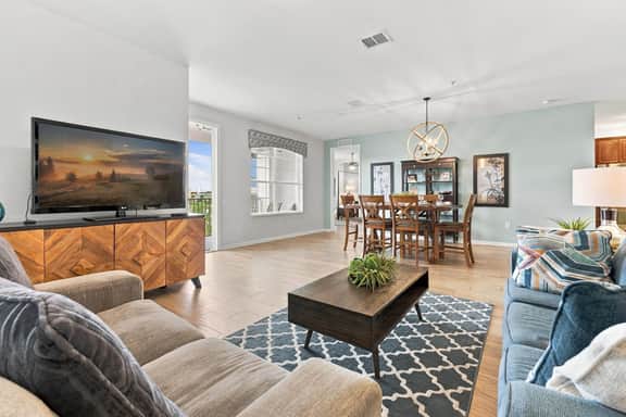 Amazing 4BR at Vista Cay with Gorgeous Lake View - Image 2