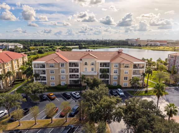 New 3BR, Luxury Design with Lake View - Image 5