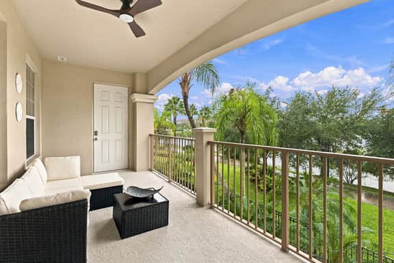New 3BR, Luxury Design with Lake View - Image 4