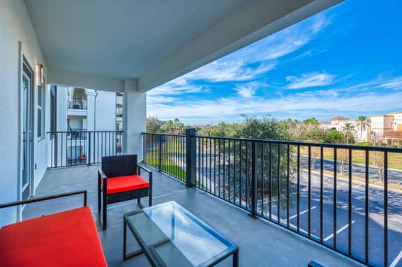 Work and Play, Spacious 3BR at Vista Cay - Image 4