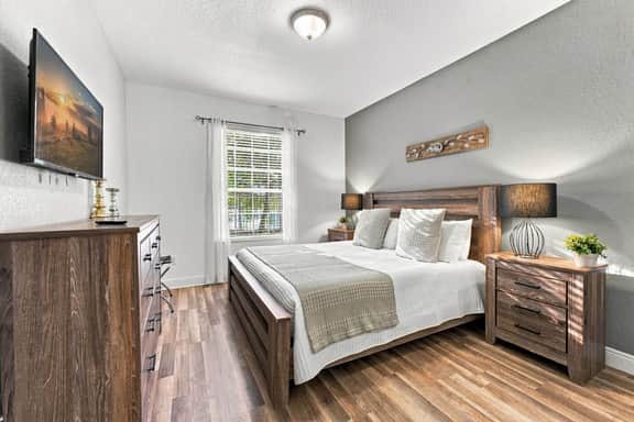 3BR Lake View, 8 guests, Amazing Orlando Location - Image 4