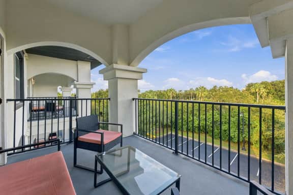 Comfortable 3BR Family Getaway, Top Location - Image 3
