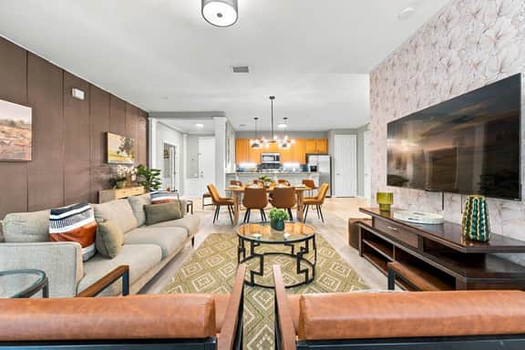 Relax by the Lake, Spacious 3BR Orlando Stay - Image 2