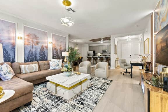 Luxury Lakeview Escape, 4BR condo, Newly Renovated - Image 2