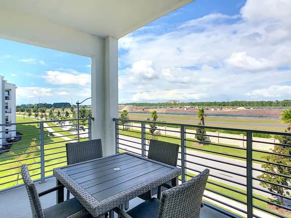 Kissimmee Condo: Pools, parks, family fun, and att - Image 2