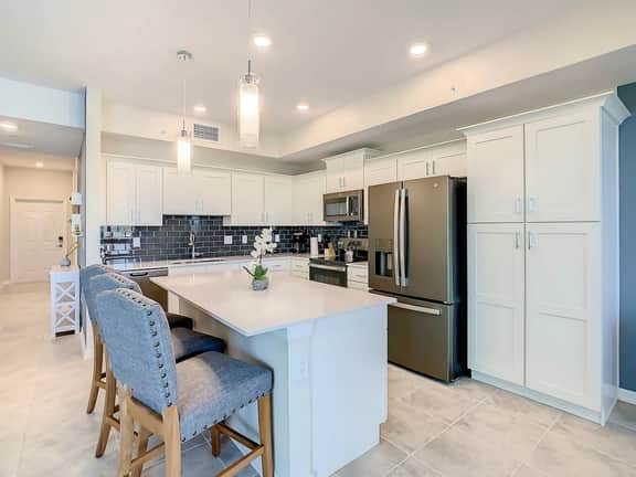 Lakeside condo near water parks. - Image 4