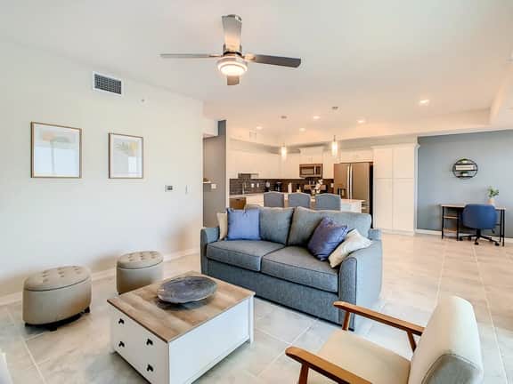 Lakeside condo near water parks. - Image 2