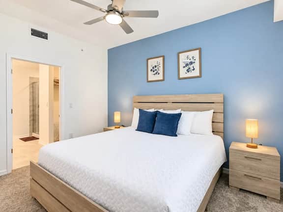 Themed Rooms & Lake Views: Your Kissimmee Escape! - Image 2