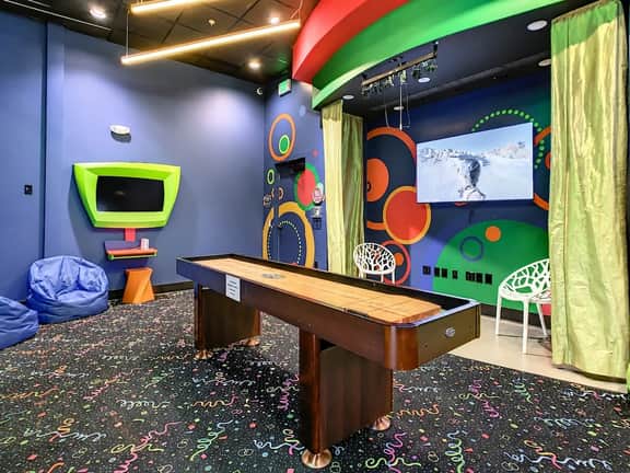Mickey Themed Room • Resort Pool • 15 mi to Disney - Image 5