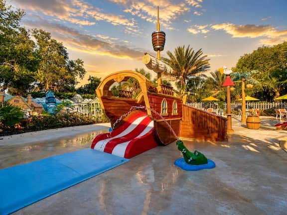 Mickey Themed Room • Resort Pool • 15 mi to Disney - Image 2