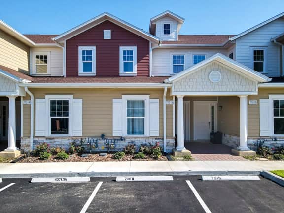 Family-Friendly Townhouse with Pool & Resort - Image 5